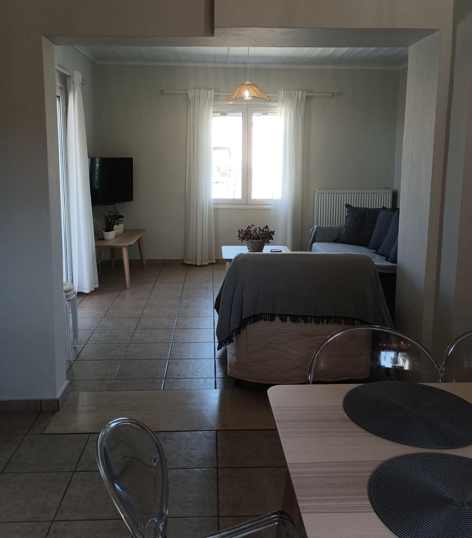 La Casa Di Kokkines * Plitra
