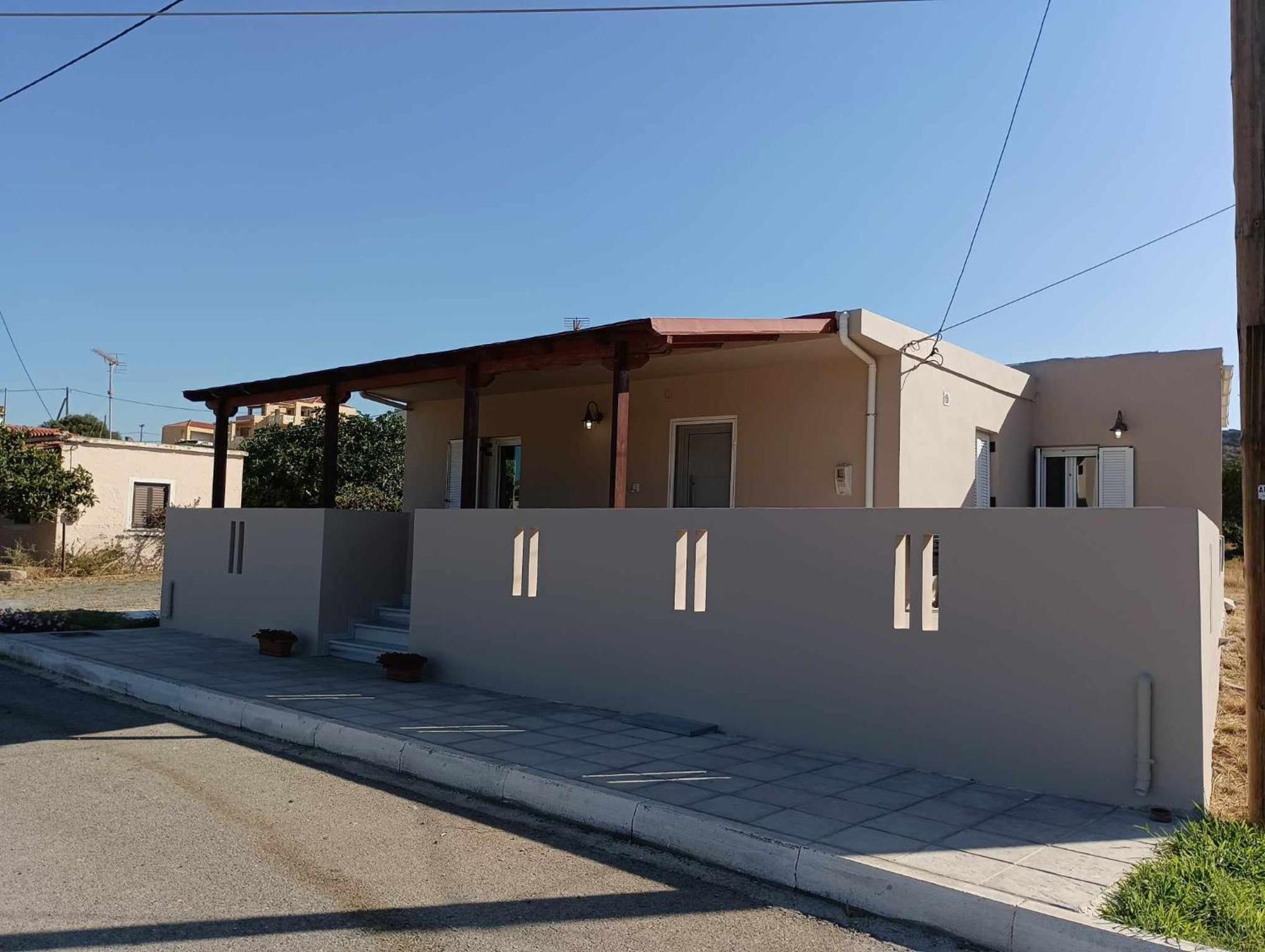 La Casa Di Kokkines Plitra